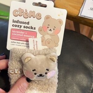 Crème Tan Bear Infused Cozy Socks Women